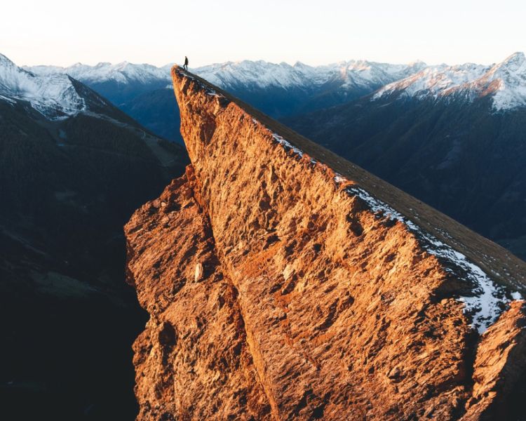 Die Bretterwandspitze in Osttirol ist eine beeindruckende Felsformation aus Kalkglimmerschiefer.