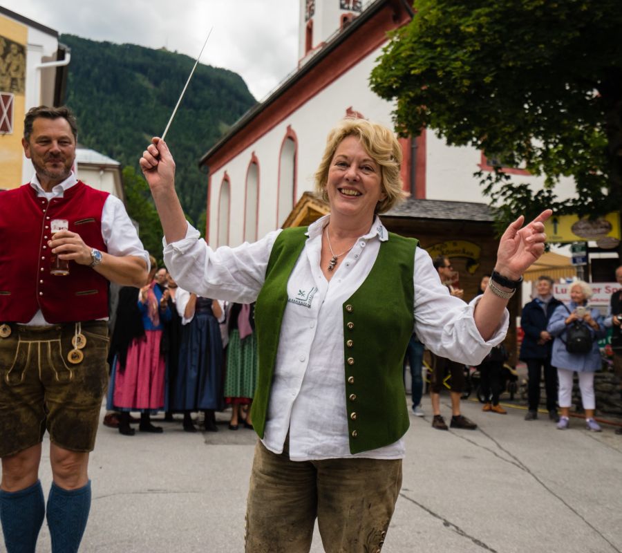 Traditional Samson parade in Mauterndorf | Wanderhotels