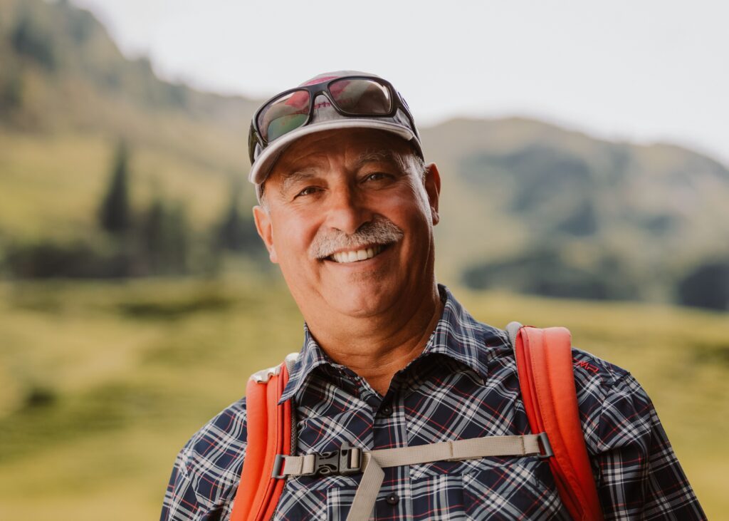 Oskar, hotelier and hiking guide from the Jägeralpe hiking hotel, prepares guided hiking holidays in Vorarlberg.