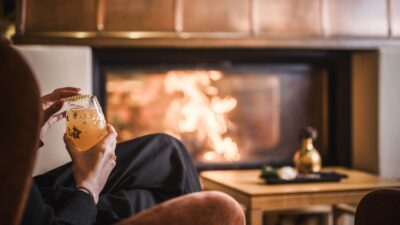 A crackling open fire during your wellness holiday at Plan de Corones/Kronplatz - the Excelsior Dolomites Life Resort is a joy to behold.© Hannes Niederkofler