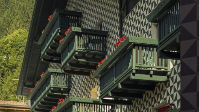 A patterned façade is an eye-catcher. The best example of this is the Hotel Drumlerhof in South Tyrol.© Tiberio Sorvillo
