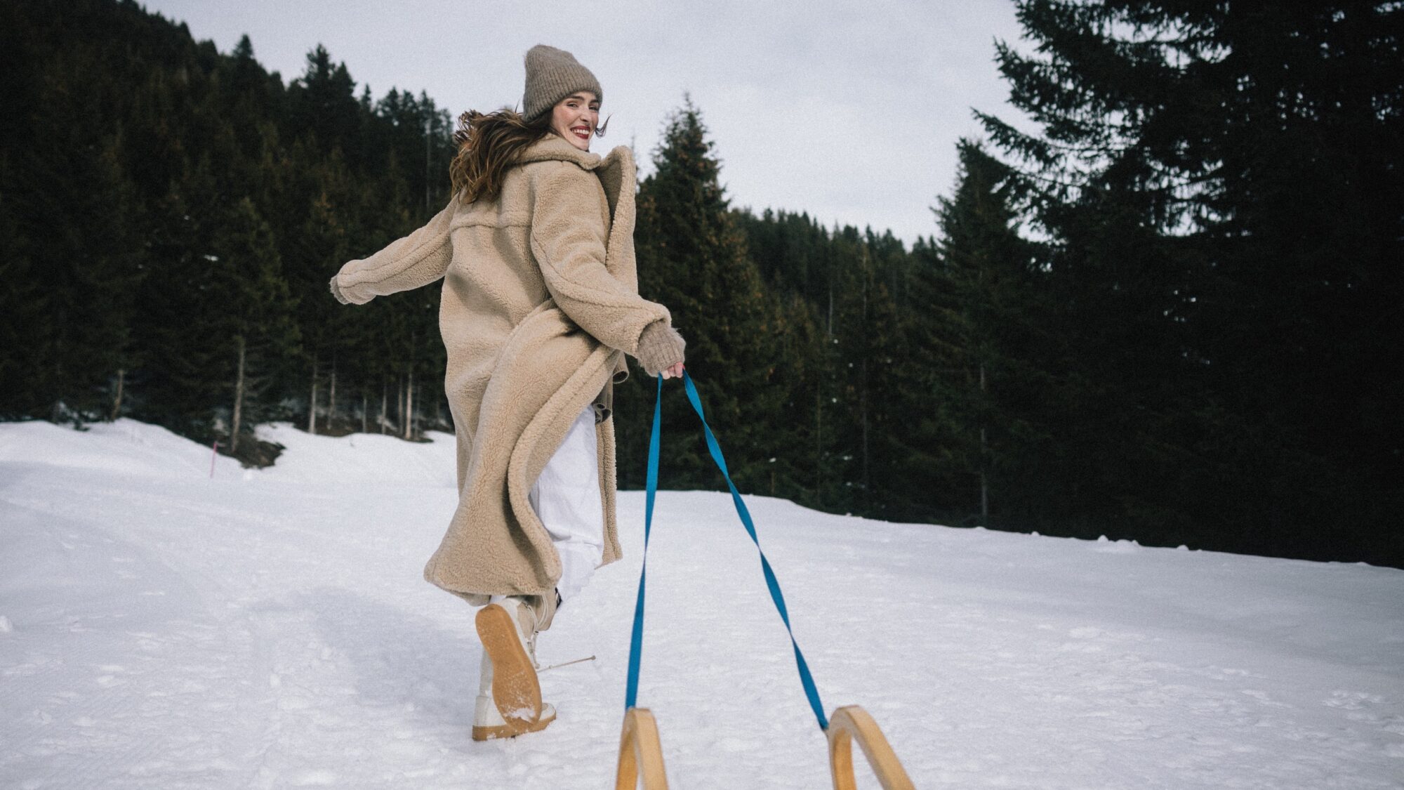 Tobogganing and winter adventures around the Chesa Monte hiking hotel.© Heldentheater Tobogganing and winter adventures around the Chesa Monte hiking hotel.© Heldentheater