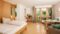 The rooms at the hiking hotel Naturhotel Landhof Irschen are stylishly furnished with lots of wood.© KWER
