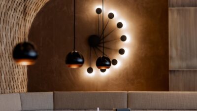 A noble dining room that promises culinary delights - the hiking hotel Lumberger Hof has an excellent restaurant in the Tannheimer Tal.© Cam Poetry