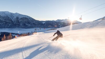 Ski holidays at Lake Achensee in the Achenkirch ski area. The Kristall hiking hotel is ideally located for this.© TVB Achensee