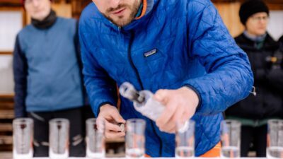 Christoph from the Taurerwirt hiking hotel serves homemade schnapps from East Tyrol and fruit schnapps from Kals am Großglockner.© Cam Poetry
