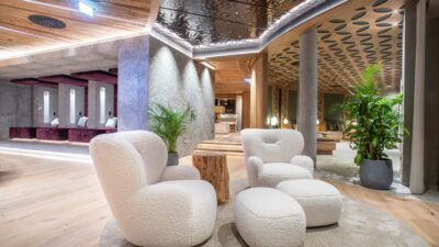The relaxation area at Wanderhotel Kristall, an adults-only hotel in Tyrol, is exceptionally spacious.© Verwöhnhotel Kristall