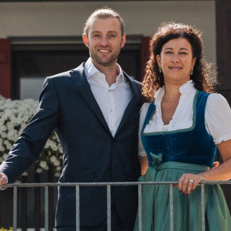 Hiltrud and Patrick are the hosts at the wellness hotel near Merano. They also organise guided hikes in Dorf Tirol near Meran.© Upscale Hiltrud and Patrick are the hosts at the wellness hotel near Merano. They also organise guided hikes in Dorf Tirol near Meran.© Upscale