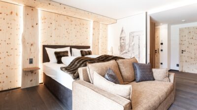 In the bright and modern furnished rooms of the Hotel Traube Post you can spend pleasant hours of peace and quiet.© René Raggl