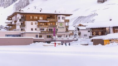 The hiking hotel Tuxertal is perfectly located for active holidays in winter in the Tuxertal & Zillertal.© Moalach