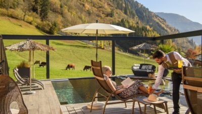 Hiking and wellness in the Gastein Valley: The natural pool at Wanderhotel Gasteiner Einkehr is the perfect refreshment after a day in the mountains.© Akitvhotel Gasteiner Einkehr