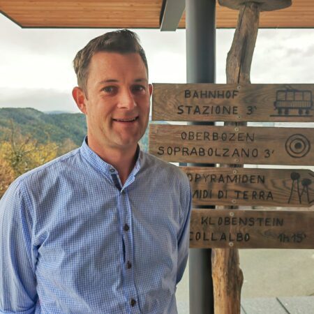 Ralf from the Regina hiking hotel offers guided hikes in Bolzano. Among other things, he shows easy hikes on the Ritten.© Wanderhotel Regina Ralf from the Regina hiking hotel offers guided hikes in Bolzano. Among other things, he shows easy hikes on the Ritten.© Wanderhotel Regina