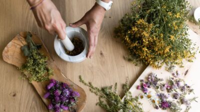 Careful preparation of traditional South Tyrolean dishes is the order of the day at the Tonzhaus hiking hotel.© Florian Andergassen