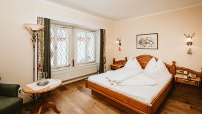 The spacious rooms at the Steffner-Wallner ski and hiking hotel are perfect for a winter holiday in Mauterndorf.© KWER