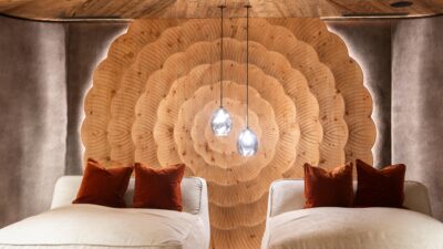 Wellness holidays in Tyrol: The loungers at Wanderhotel Kristall invite guests to unwind and relax.© Verwöhnhotel Kristall