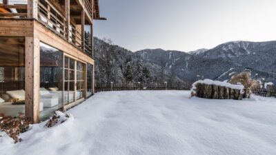 The hiking hotel in Lüsen, the Naturhotel Lüsnerhof, promises hiking and wellness in winter as well as a time-out for two in South Tyrol.© Hannes Niederkofler