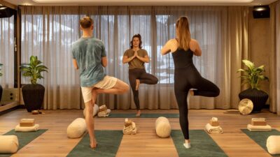 The yoga room at the Aktivhotel Alpendorf is the ideal place for breathing exercises, mediation and body tension exercises.© Oczlon