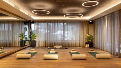 Yoga is good for body and soul. That's why the Aktivhotel Alpendorf favours this calming sport.© Oczlon