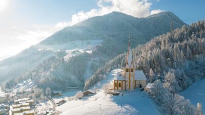 Winter with lots of snow - that's what you get at the Wöscherhof hiking hotel in Uderns in the Zillertal.© Martin Ludwig
