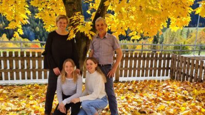 The Schwienbacher family are the warm hosts of the Unterpichl hiking hotel in the Ultental Valley.© Natur pur Hotel Unterpichl