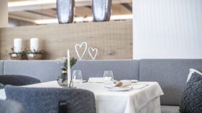 The Wieser hiking hotel in South Tyrol is characterised by its lovely furnishings.© Fabian Schaiter