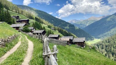 The hiking concierge at the Unterpichl hiking hotel can recommend easy hikes in the Ulten Valley.© Natur pur Hotel Unterpichl