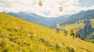 Hiking in and around Saalbach with the creative hiking minds of the Wanderhotel Glemmtalerhof.© Aberjung Foto