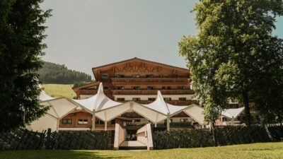 The Wanderhotel Glemmtalerhof is a hotel in Saalbach that stands out with its creative look.© anklang.cc