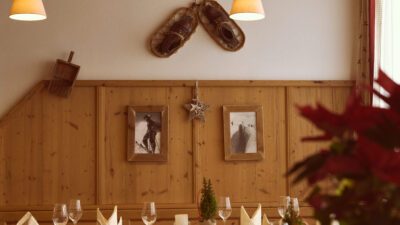 Cozy lounge as a restaurant in Kitzbühel: welcome to the Wanderhotel Sonnalp.© Hotel Sonnalp