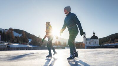 Those who don’t want to hit the Tyrolean ski resorts can also try ice skating in Tyrol© Region Seefeld