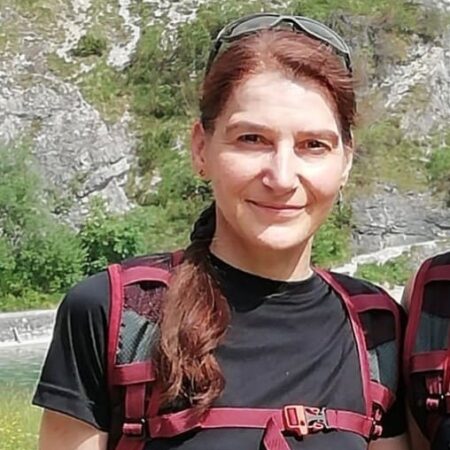 Marion loves the Tyrolean mountains and hiking in Seefeld, which is why she is a Wanderhotels Hiking Concierge.© Biohotel Leutascherhof