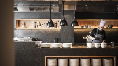 Il ristorante dell'hotel escursionistico Excelsior Dolomites Life Resort di San Vigilio promette una cucina eccellente.© Hannes Niederkofler