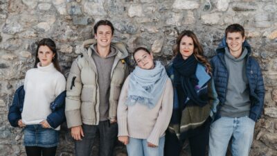 La famiglia Winkler è la padrona di casa dell'albergo escursionistico a conduzione familiare Chesa Monte a Fiss in Tirolo.© Heldentheater