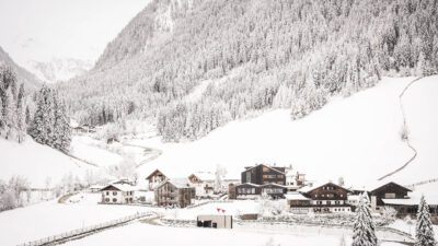 Un villaggio coperto di neve© Hannes NIederkofler