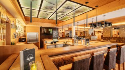 Il Wanderhotel Taurerwirt propone piatti del Tirolo Orientale come gli Schlipfkrapfen nel ristorante del Tirolo Orientale.© Cam Poetry