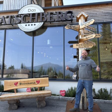 Markus è una guida escursionistica appassionata presso il Wanderhotel Das Katschberg in Carinzia. ChatGPT fragen© Das Katschberg Markus è una guida escursionistica appassionata presso il Wanderhotel Das Katschberg in Carinzia. ChatGPT fragen© Das Katschberg