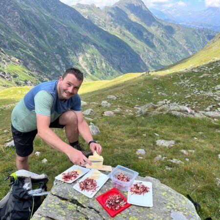Florian dell'albergo escursionistico Jaufentalerhof di Ratschings è una guida escursionistica per convinzione. Fornisce informazioni sulle escursioni nella valle di Jaufental e nei dintorni.© Wanderhotel Jaufentalerhof