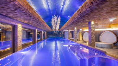Piscina coperta: immergetevi e rilassatevi al Wanderhotel Kristall a Pertisau.© Verwöhnhotel Kristall