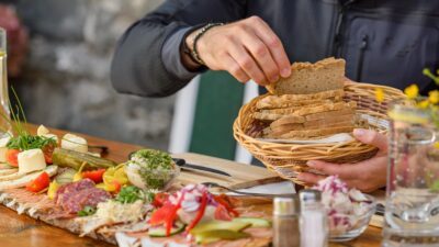 Esplora le malghe nella Valle di Gastein? Durante le escursioni guidate con il Wanderhotel Aktivhotel Gasteiner Einkehr, fai una sosta con una gustosa merenda.© Aktivhotel Gasteiner Einkehr