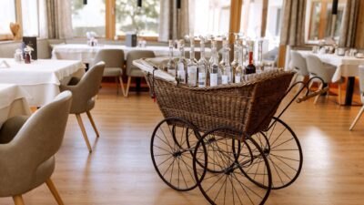 Varie grappe distillate in casa - degustazione presso l'hotel escursionistico Naturhotel Landhof Irschen.© Naturhotel Landhof Irschen