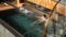 Nel wellness hotel in Tirolo – il Nature Hotel Outside a Matrei, nel Tirolo Orientale – ci si lascia trasportare senza peso nell’acqua della piscina.© Naturhotel Outside