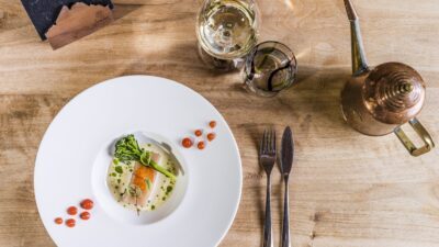 Gli chef del Naturhotel Lüsnerhof, un hotel per escursionisti in Alto Adige, creano delizie culinarie.© Hannes Niederkofler