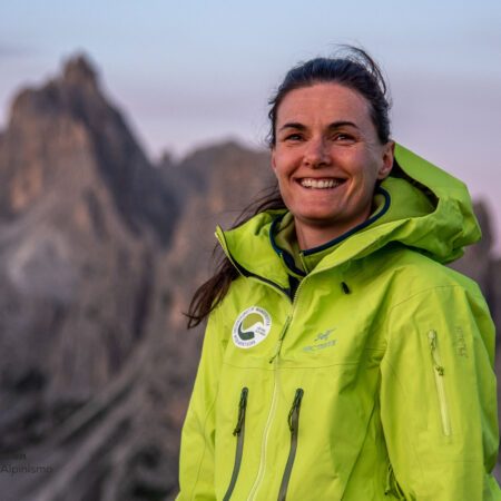Elisabeth è una guida escursionistica di Sesto. Organizza escursioni sulle Tre Cime e sulle Dolomiti di Sesto.© Alpinschule Drei Zinnen Elisabeth è una guida escursionistica di Sesto. Organizza escursioni sulle Tre Cime e sulle Dolomiti di Sesto.© Alpinschule Drei Zinnen