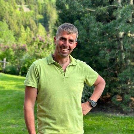 Manfred del Naturhotel Lüsnerhof di Lüsen accompagna principianti e famiglie in escursioni guidate gratuite alla Malga Lüsner e in altri luoghi segreti delle Dolomiti altoatesine.© Naturhotel Lüsnerhof Manfred del Naturhotel Lüsnerhof di Lüsen accompagna principianti e famiglie in escursioni guidate gratuite alla Malga Lüsner e in altri luoghi segreti delle Dolomiti altoatesine.© Naturhotel Lüsnerhof