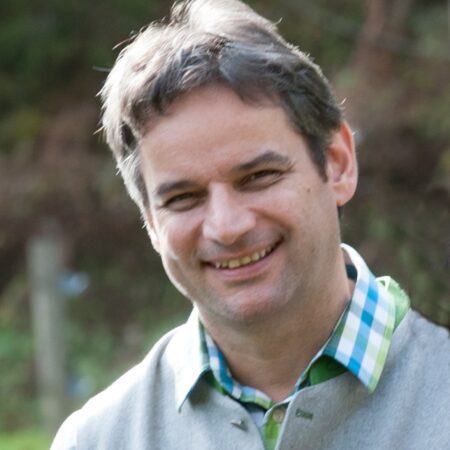 Michael vi guida nel mondo delle montagne di Filzmoos. Il concierge dell'hotel per escursionisti Landhotel Alpenhof è particolarmente appassionato di escursioni nella regione del Dachstein.© Landhotel Alpenhof