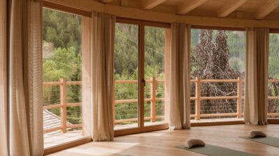 Corsi di yoga in vacanza in Alto Adige? L'hotel escursionistico Naturhotel Lüsnerhof offre un programma vario.© Tobas Kaser Photography