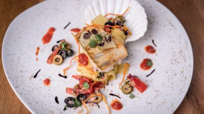 L'Aktivhotel Alpendorf offre una varietà di delizie culinarie a ogni pasto.© Oczlon