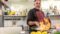 Il capo chef dell'Hotel Wöscherhof sa come preparare delizie culinarie, con o senza spettacolo di fuoco.© Rotwild