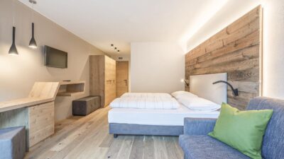 Le camere del Wanderhotel Wieser, arredate in modo luminoso, invitano a sognare.© Fabian Schaiter