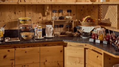 Muesli sano, frutta fresca e tante prelibatezze per la colazione al Wanderhotel Sonnalp.© Hotel Sonnalp